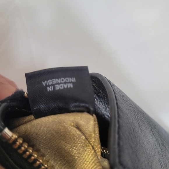 Euc Antonio Melani leather crossbody bag. - Picture 8 of 13